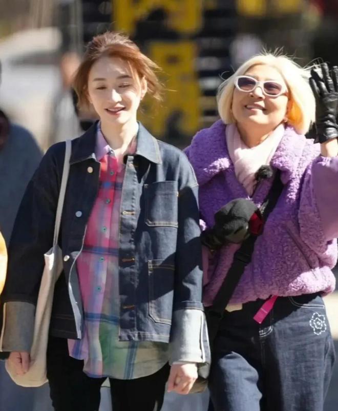 女儿咸欣宜罕见出镜一路繁花只叫了牛在在来米乐体育M6直播平台57岁张蔷北京团建(图2)