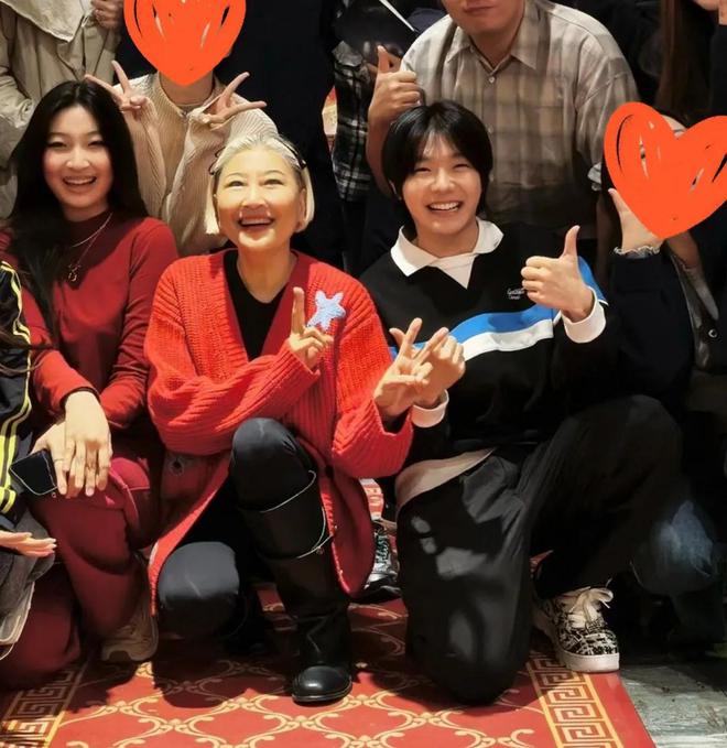 女儿咸欣宜罕见出镜一路繁花只叫了牛在在来米乐体育M6直播平台57岁张蔷北京团建(图4)