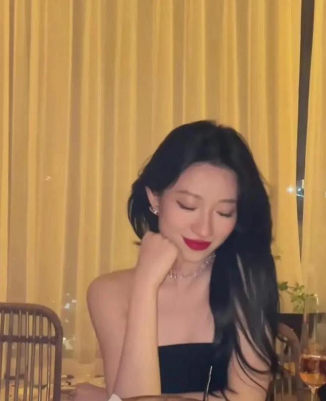 女儿咸欣宜罕见出镜一路繁花只叫了牛在在来米乐体育M6直播平台57岁张蔷北京团建(图6)