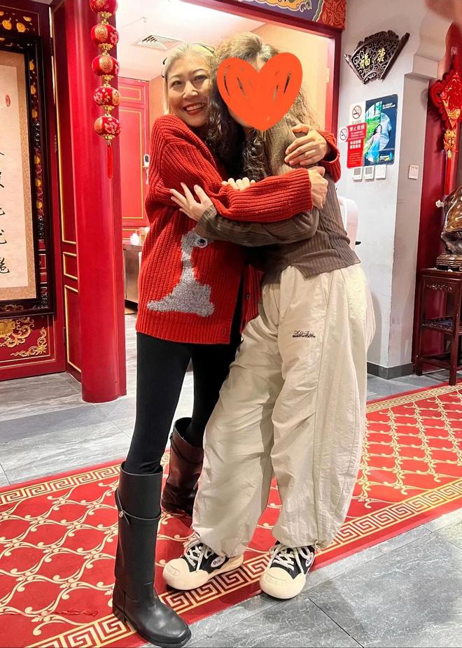 女儿咸欣宜罕见出镜一路繁花只叫了牛在在来米乐体育M6直播平台57岁张蔷北京团建(图8)