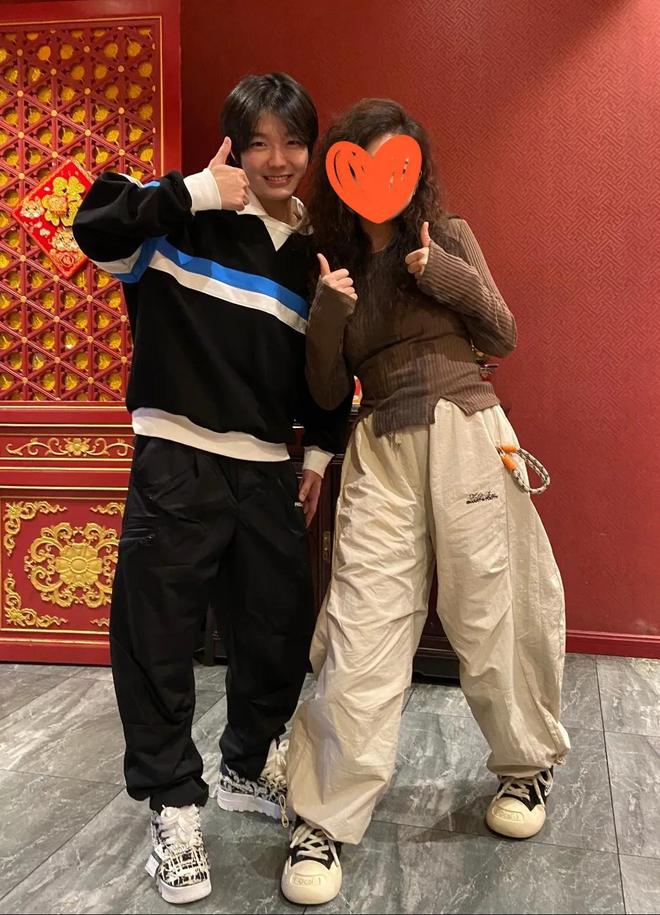 女儿咸欣宜罕见出镜一路繁花只叫了牛在在来米乐体育M6直播平台57岁张蔷北京团建(图11)