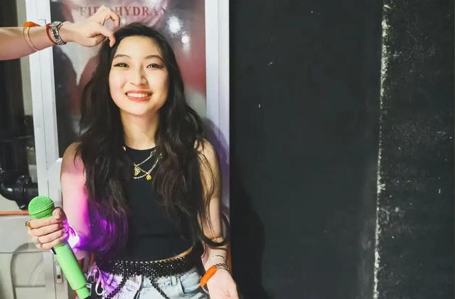女儿咸欣宜罕见出镜一路繁花只叫了牛在在来米乐体育M6直播平台57岁张蔷北京团建(图12)