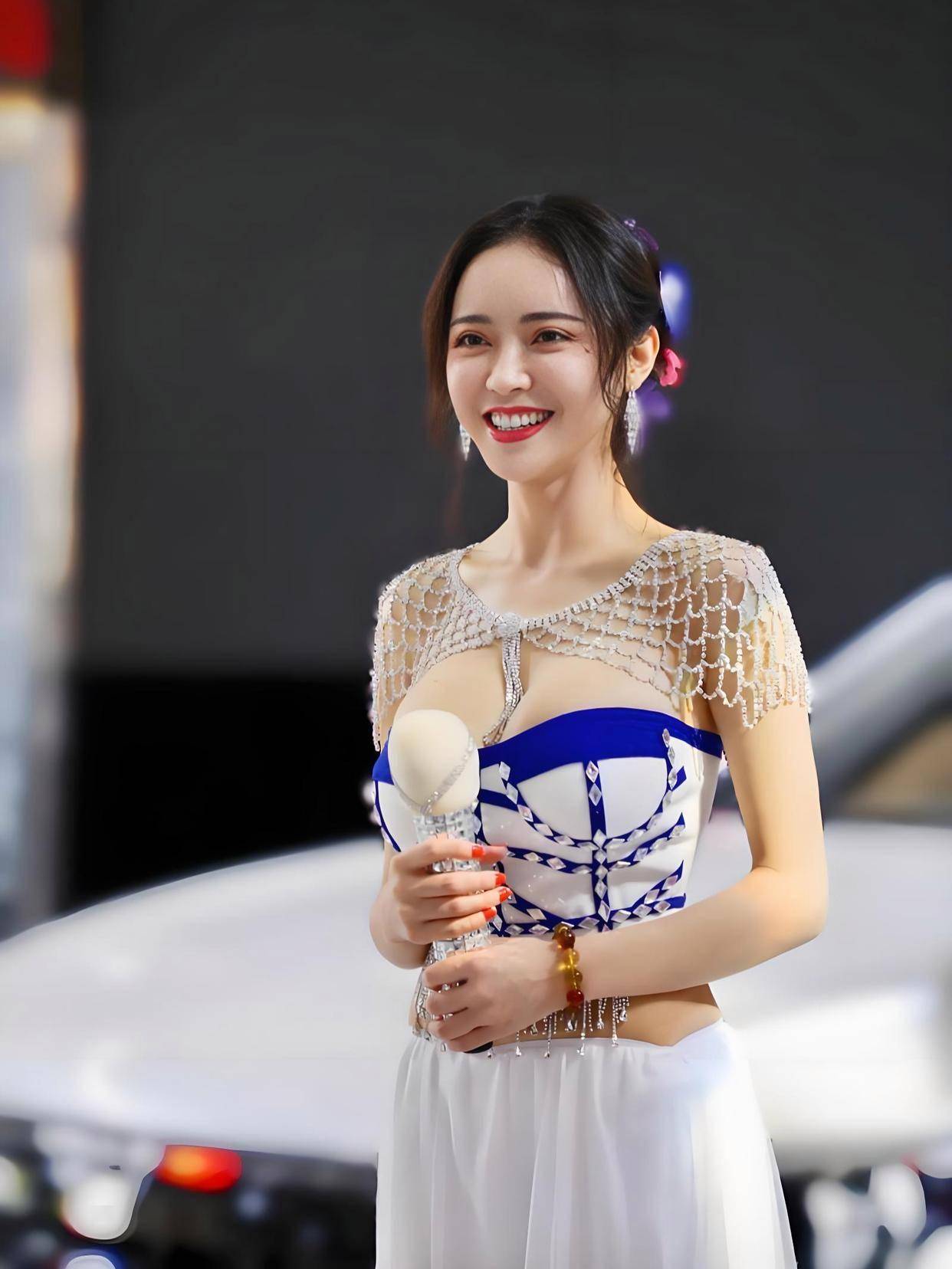 魔鬼身材不愧是模特出身！潘春春最惊艳的3部电影这(图5)